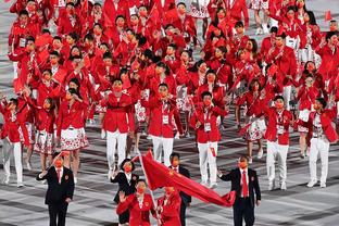 新加坡韩裔归化宋义勇与孙兴慜交换球衣，赛前还唱了韩国国歌